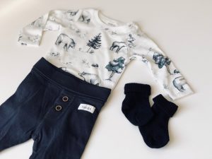 wyprawka-dla-noworodka-ubranka-jakie-wybierać-jakie-kupować-tekstylne-akcesoria-lista-wyprawka-lista