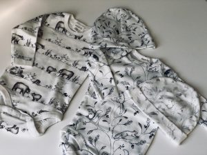 wyprawka-dla-noworodka-ubranka-jakie-wybierać-jakie-kupować-tekstylne-akcesoria-lista-wyprawka-lista