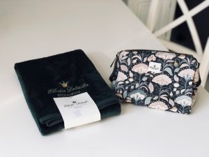 wyprawka-dla-noworodka-ubranka-jakie-wybierać-jakie-kupować-tekstylne-akcesoria-lista-wyprawka-lista