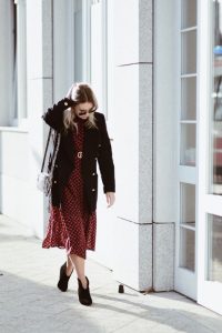 torebka-w-wężowy-wzór-jak-nosić-do-czego-nosić-stylizacje-stylizacja