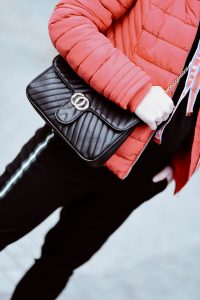 spodnie-z-lampasami-z-lampasem-stylizacje-stylizacja-jak-nosić-do-czego-nosić-do-czego-pasują