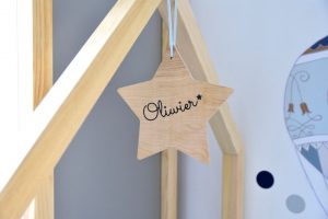 pokój-dziecka-jak-urządzic-pokój-dziecka-meble-domki-meble-z-daszkami-bellamy-pinette-naklejki-baloniki-dekornik-przewijak-beaba