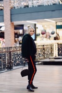 krótkie-futerko-stylizacja-do-czego-nosić-jak-nosić-stylizacje-do-czego-pasuje