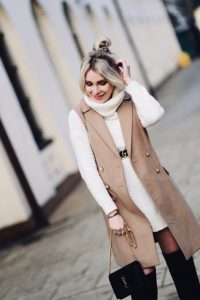 kamizelka-na-gruby-sweter-golf-swetrowa-sukienka-jak-nosić-do-czego-nosić-stylizacja-stylizacje
