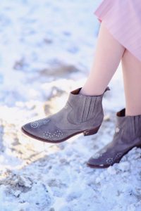 kowbojki-jak-nosić-do-czego-nosić-do-czego-pasują-wittchen-stylizacja-na-zimę-zimowe-stylizacje