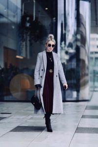 plisowana-spódnica-plisowanka-jakie-buty-jak-nosić-do-czego-nosić-stylizacje-stylizacja