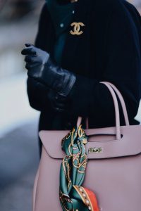 broszka-chanel-w-stylizacji-gdzie-kupić-ile-kosztuje