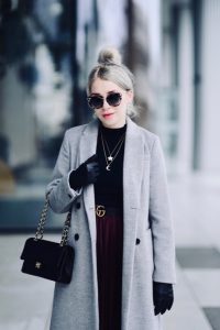 plisowana-spódnica-plisowanka-jakie-buty-jak-nosić-do-czego-nosić-stylizacje-stylizacja