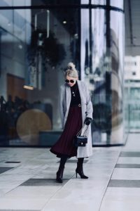 plisowana-spódnica-plisowanka-jakie-buty-jak-nosić-do-czego-nosić-stylizacje-stylizacja