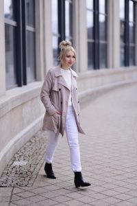 stylizacja-połączenie-bieli-i-beżu-jak-nosić-nude-total-look-biel-i-beż-czy-można-łączyć