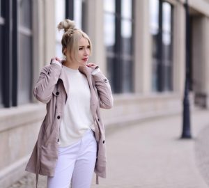 stylizacja-połączenie-bieli-i-beżu-jak-nosić-nude-total-look-biel-i-beż-czy-można-łączyć