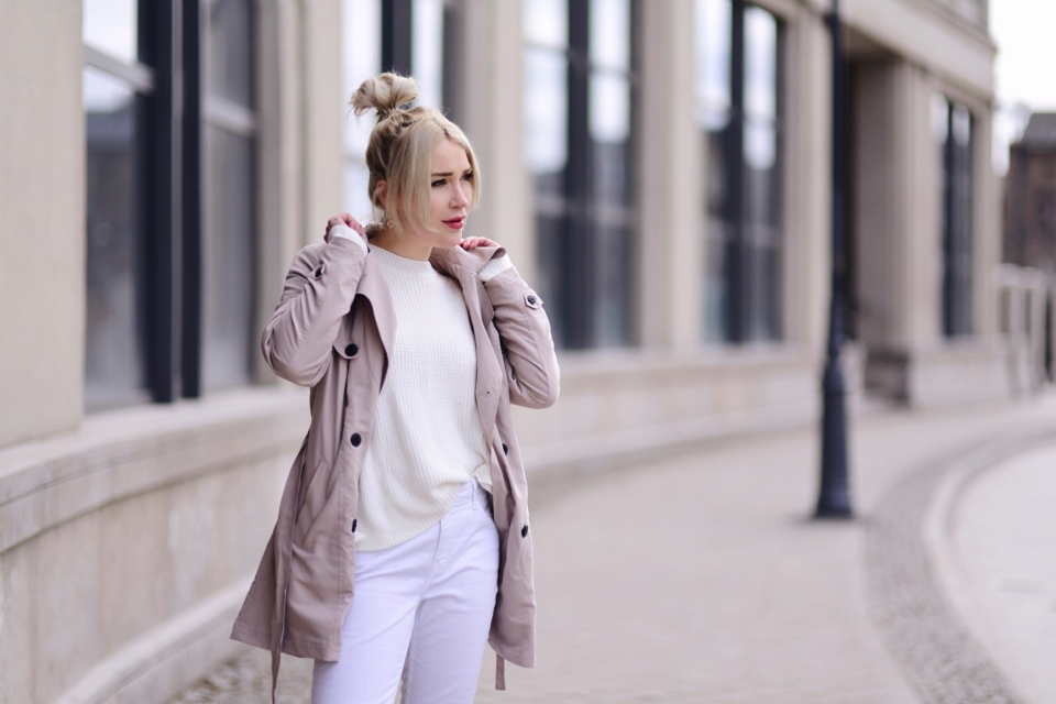 stylizacja-połączenie-bieli-i-beżu-jak-nosić-nude-total-look-biel-i-beż-czy-można-łączyć