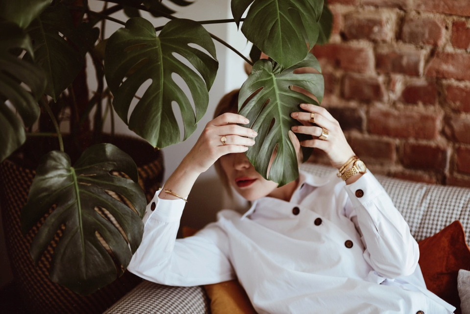 biała-koszula-stylizacje-stylizacja-biżuteria-apart-sygnet-zegarek-bergstern-biżuteria