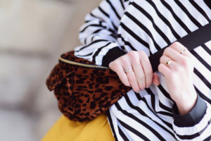 bluza-w-paski-nerka-w-zwieżęcy-wzór-stylizacja-stylizacje-blog-o-modzie