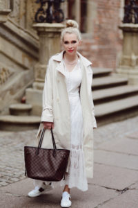 buty-gucci-ace-białe-z-pszczołą-stylizacja-moda-uliczna-street-style-street-fashion