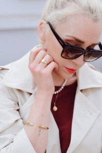 płaszcz-trencz-stylizacja-brązowa-sukienka-trencz-do-sukienki-jak-nosić-stylizacje-do-czego-nosić-blog-o-modzie-gdańsk