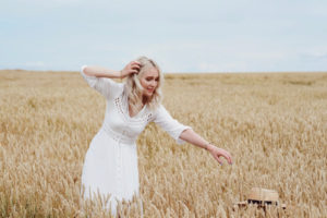 sesja-w-zbożu-okolice-gdańska-blog-o-modzie