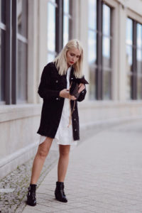 długa-biała-koszula-długa-katana-torebka-ysl-monogram-stylizacja-stylizacje-jak-nosić