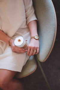 swetrowa-sukienka-w-jesiennej-odsłonie-stylizacja