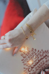 świąteczna sesja z dzieckiem mały święty mikołaj