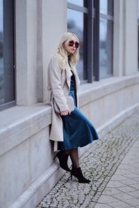 satynowa-spódnica-stylizacja-do-czego-nosić-jak-nosić-stylizacje-street-style