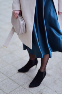 satynowa-spódnica-stylizacja-do-czego-nosić-jak-nosić-stylizacje-street-style