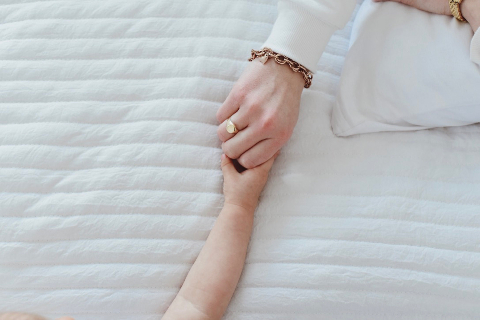 biżuteria-apart-elixa-neonowa-spódnica-biała-bluza-stylizacja