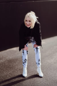 spodnie-dresowe-do-marynarki-bittersweetparis-gdańsk-stylizacja