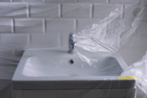 różowa-łazienka-inspiracje-w-stylu-art-deco-czarujący-kwarc-magnat