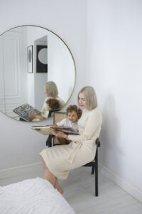 duże okrągłe lustro westwing