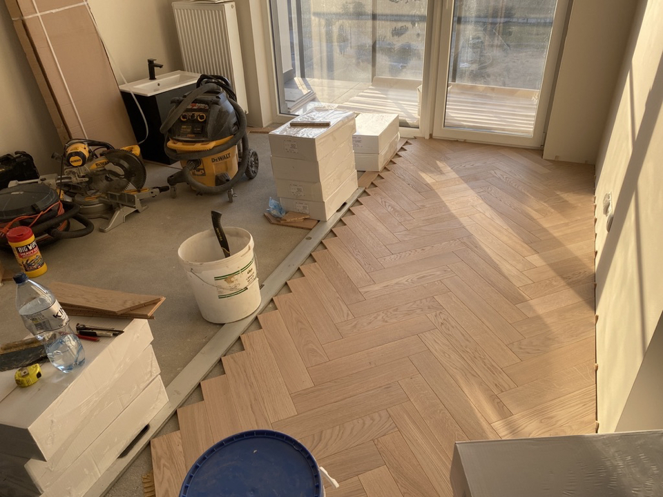 układanie podłogi jodełka klasyczna - 1